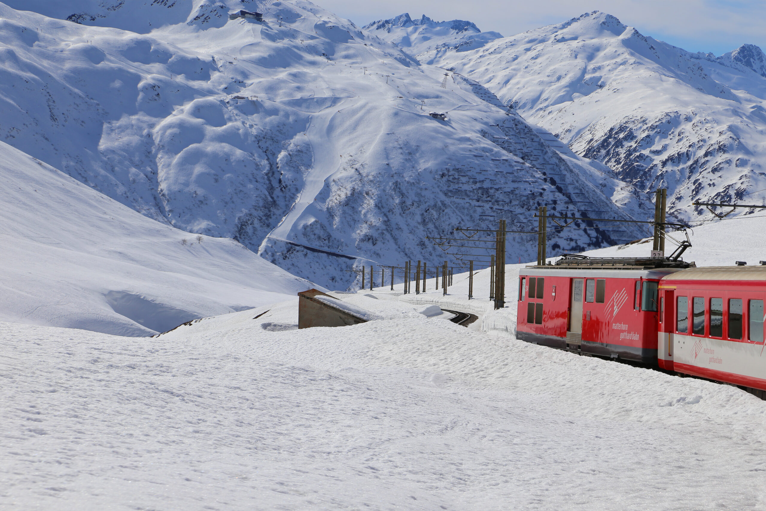 🎿 Skiing & Snowboarding in Andermatt: Slopes, Passes & Insider Tips